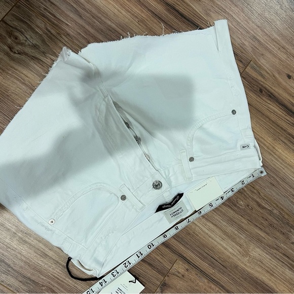 NWT Citizens of Humanity Annabelle Vintage Cutoff Denim Shorts in White - Picture 11 of 16